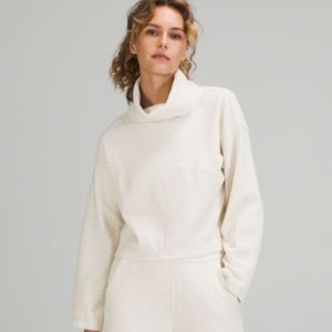 Lululemon ribbed funnel neck pullover